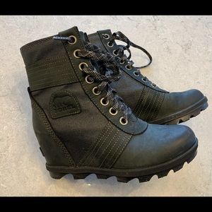 Sorel Lexie Wedge boot in black 7.5